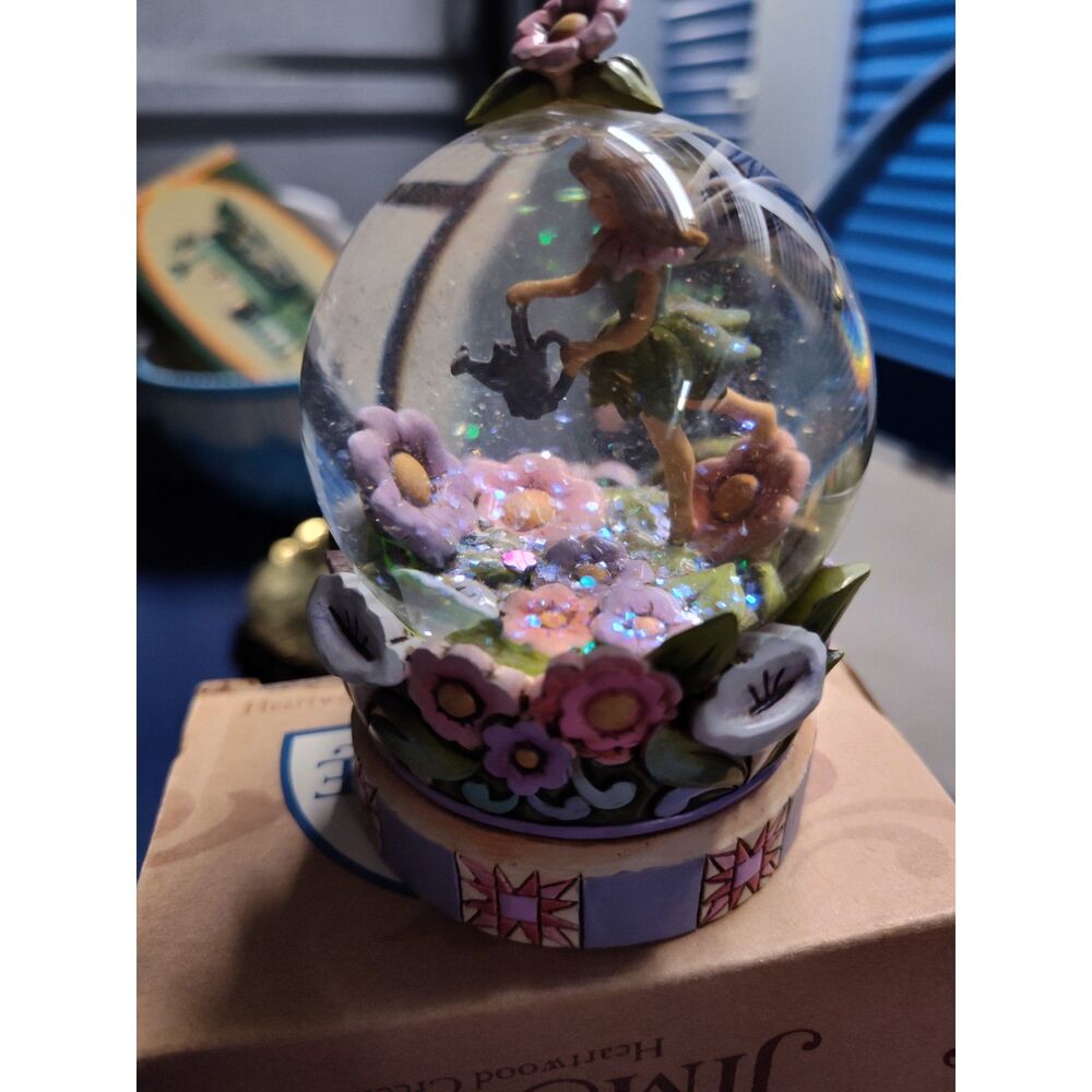 The Jim Shore Heartwood Creek Sprinkling of Kindness Water Globe (Item #4022553)